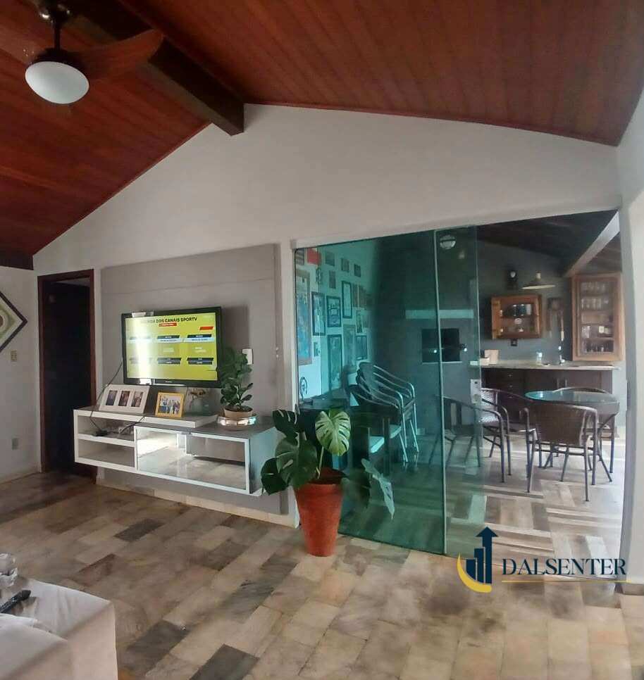  - Apartamento à venda, com 3 quartos, 205m²