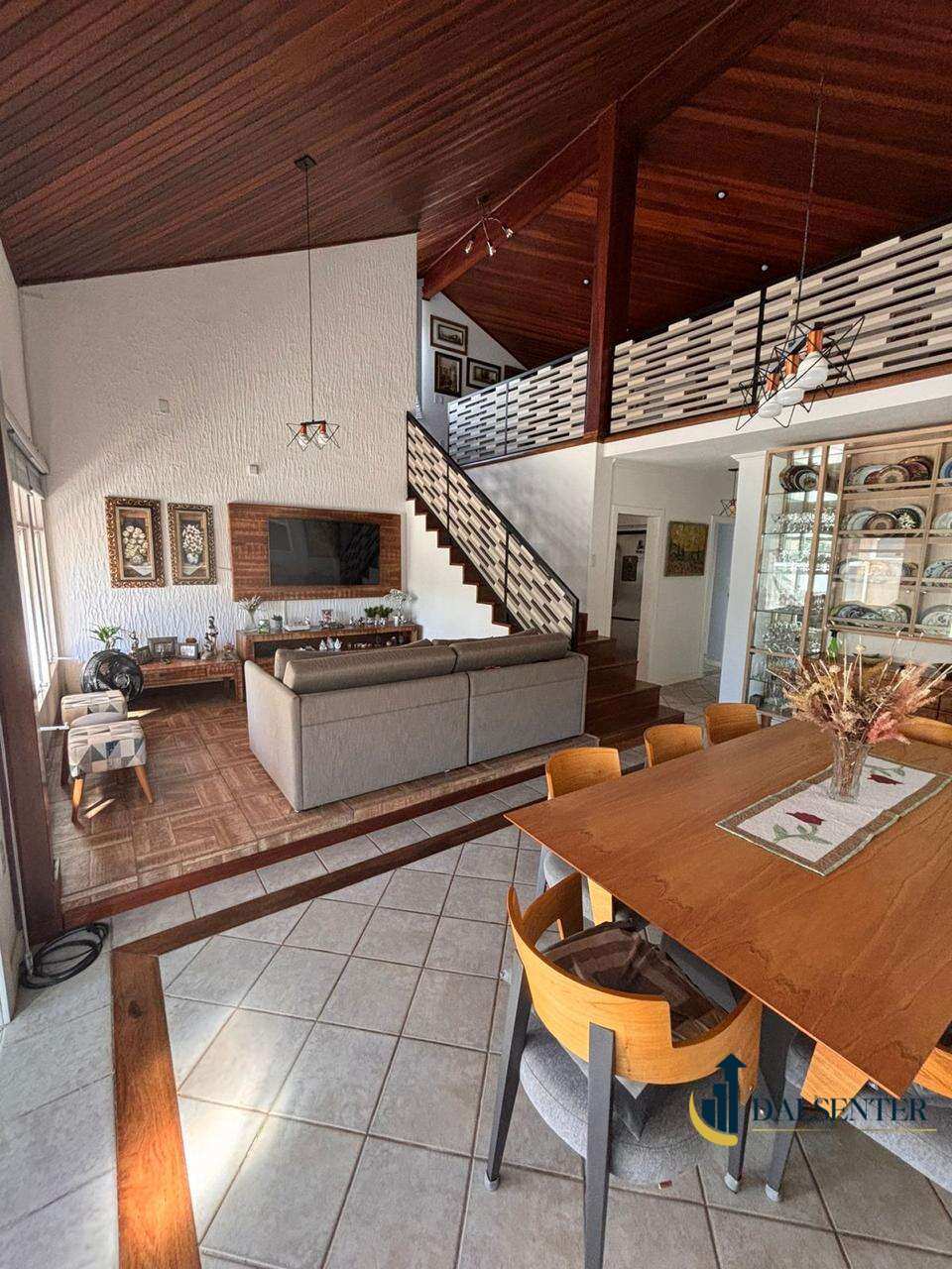 Casa à venda em Porto Belo, Balneário Perequê, com 3 quartos, 170m² - Dalsenter Imobiliária