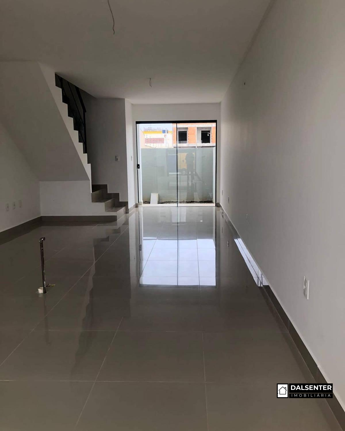 Sobrado à venda em Porto Belo, Alto Perequê, com 2 quartos - Dalsenter Imobiliária